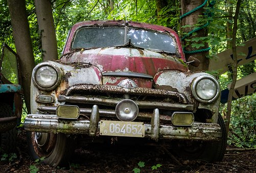 Advantages and Disadvantages to Long Term Auto Loans