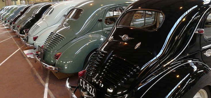 Auto Makers Embrace Social Media
