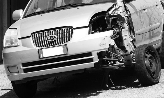 How to Handle Road Accidents by:Mark Dacanay