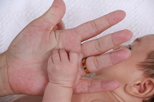 How You Can Pick An Ideal Baby Gift Online