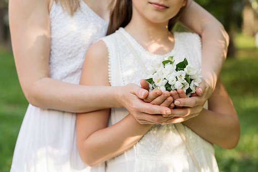 5 Reasons Men Should Know The Number To A Local Flower Delivery Service