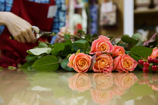 Dating Advice For Women - What'S Up This Weekend? Going Out Or Hiding Out?