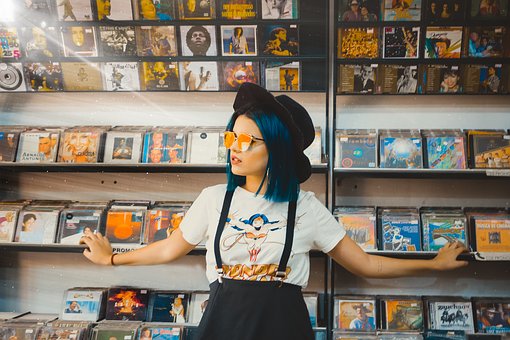 History and growth of women's ready-to-wear industry