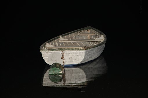 Which design of hull shape will you be using when building a wood boat?