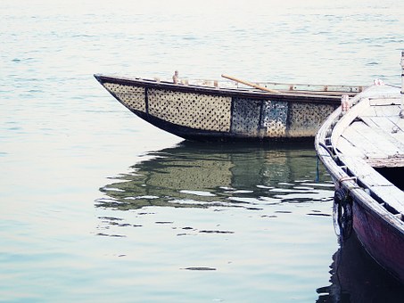 Using Inflatable Boats for Surviving