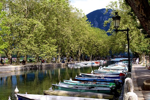 Paris Offers The Options Of Paris Boat And The Barge Rentals Paris