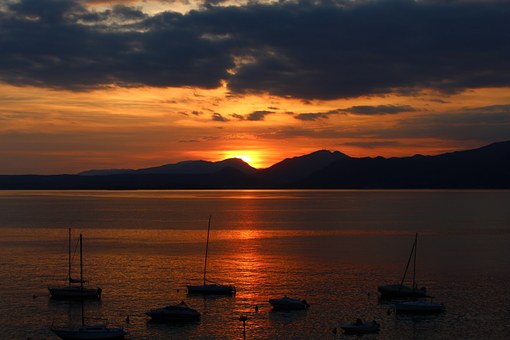 Grab The Chance And Enjoy The Grandest Holiday Sailing Across Calm Stretches Of Water Courtesy Of Me