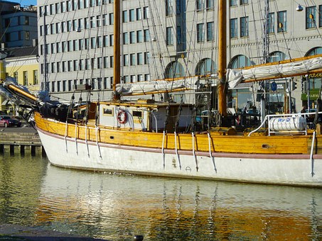 Factors Influencing The Choice Of An Appropriate Taxi & Boat Insurance Policy