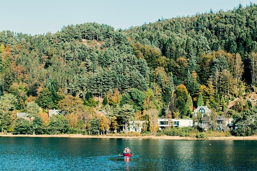 Take An Exhilarating Speed Boat Ride Across The Famous Lake Michigan