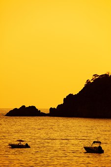 From Sea Cruises and Sea Boats to Holiday Cruises and Voyage Ships