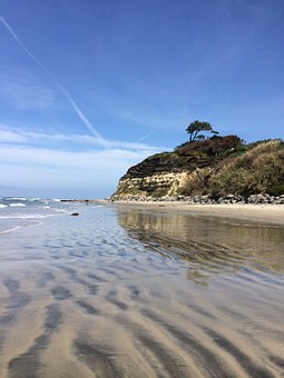 Indulge Staying At A Los Angeles Luxury Resort Hotel This Travel Season, With Bonuses Like Spa Treat