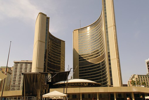 Choosing a Hotel in the World's Second Largest Country Canada