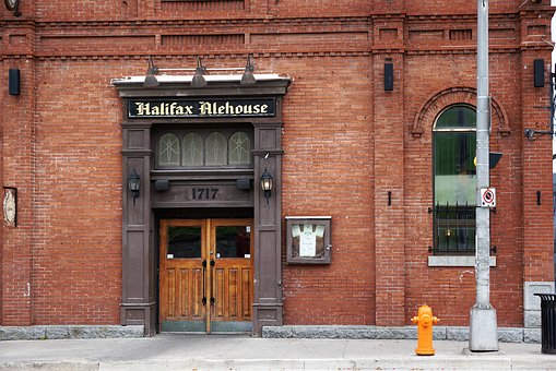 Canada Hotels - Surviving in the World's Second Largest Country