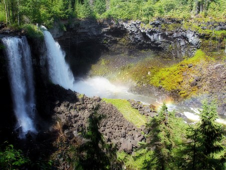 20 Songs You Should Never Play on a Road Trip