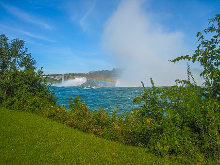 Top 5 North American Ski and Snowboard Cities to Move to