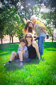 How to Select the Best Kids Modeling Agency