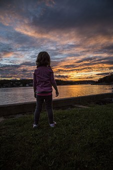 How to Choose a Good Cell Phone for Young Children?
