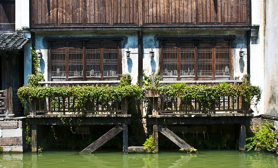 China continues to buy up London property