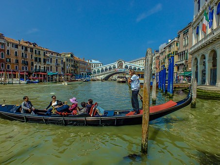 Travel Combined With Guidebook Dealing With Peak-deals And Grand Rooms On Taking Excellent Cheap Chi