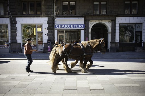 There are Lots of Ancient Landmarks to See While on a Greek Holiday