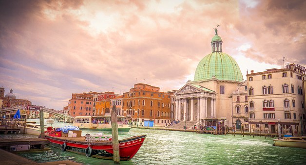 Windy City Hotel Offers Your Opportunity To Traveling Around Fabulous Landmarks And Experiencing Ele