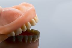 Choosing the Appropriate Type of Teeth Whitening Kit