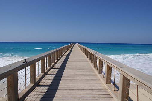 Explore and Relax with Thomson Late Deals