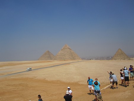 Travel Destinations - Top Ten Vacation Spots by:Saiful Adli