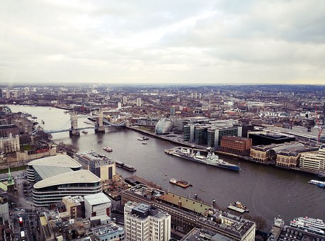 Locate London's Hottest Entertainment Centers And Effective Travel Aids For Travelers