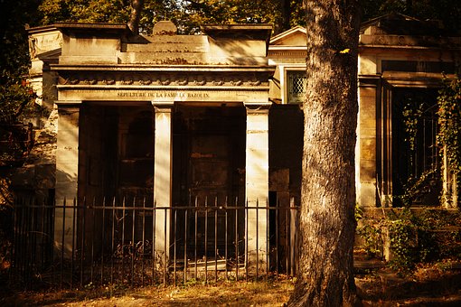 Pavillion De La Reine: Discreet Sophistication
