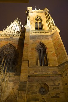 Picking Paris Cheap Hotels Over Fancy Hotels
