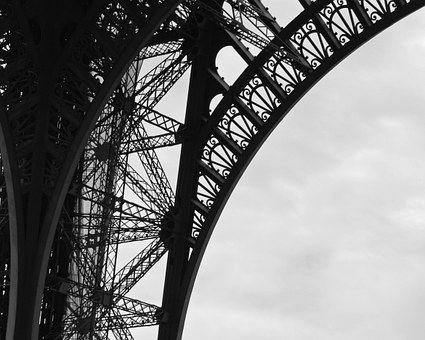 Room Within A Stone's Throw From French Landmarks