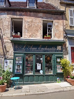 The Beauty of Paris - A Perfect Place to Spend Your Holidays by:Jessica Nielson