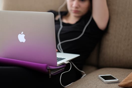Wealthy Internet Marketers Are Kicking Your Butt!