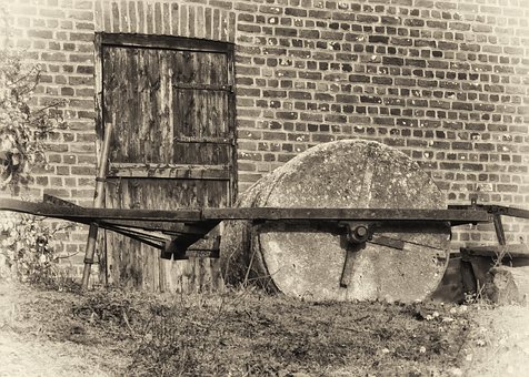 The commerce Before the invention of coins