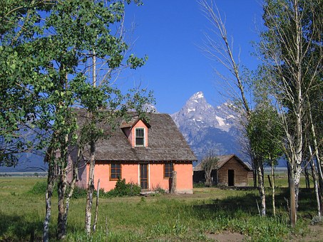 Would You Live Next To A Haunted House?