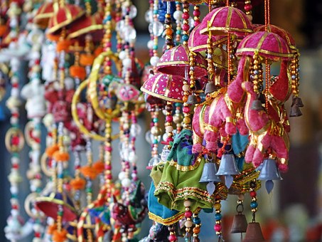 Travel Guide to Varanasi India by:David H. Urmann