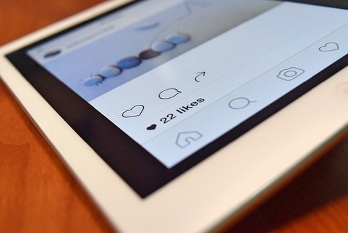 Modern Day Online Clothing Stores - What Makes Them So Special