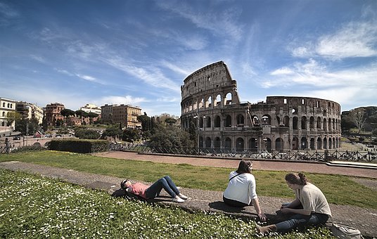 STYLISH AND COMFORTABLE HOLIDAY RENTALS IN ITALY