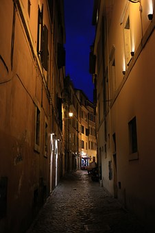 STYLISH AND COMFORTABLE HOLIDAY RENTALS IN ITALY
