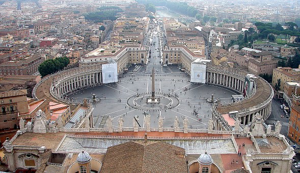 Low-budget Travel Packages To Exhilirate You: Private Rooms, Air Tickets, Chow Area, Boutiques, Recr