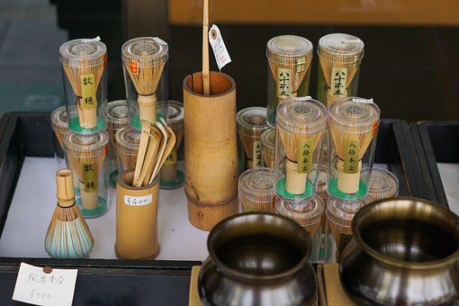 Japan: Taking Your Shoes On And Off Without Any Hands by:Tom Aaron