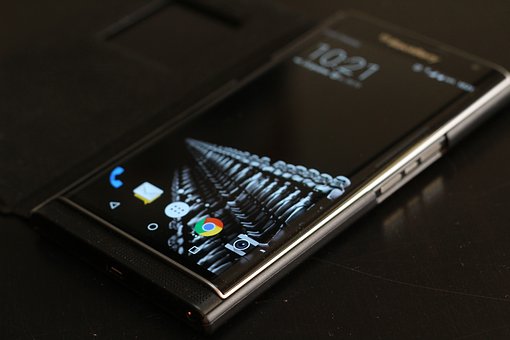 Why You Should Get iPhone 4 Insurance