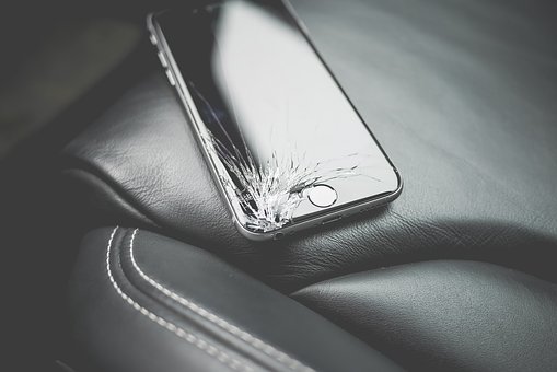 Apple iPad Vs Apple iPhone 4 32GB: Get the outstanding and unique gadget at Free