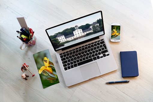 What Cellphone Accessories To Pack For Your Trip Overseas