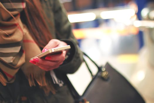 Save Your Time And Money By Comparing Mobile Phones Deals Online