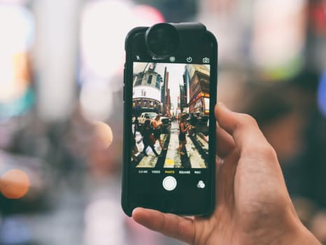 Latest Mobile Phones- priceless gadgets with ultra cool features