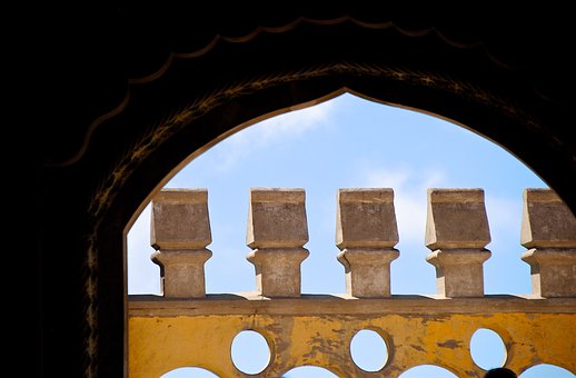 Plan Ahead And Send A Package To Lisbon Before You Go On Holiday
