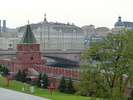 Who Can Benefit From Package Holidays Russia Offers?