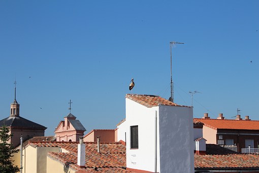 Holiday Villa Amenities You Should be Looking for to Soak in Spain